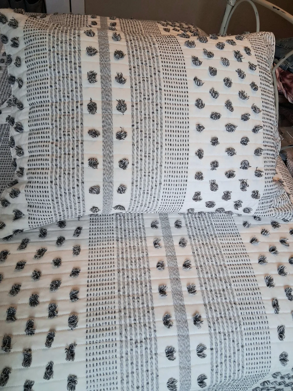 Soft Pom-Pom Textured Cotton Quilt Set in White and Gray
